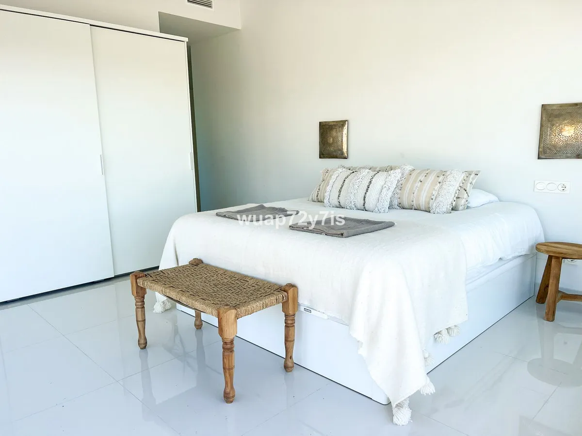 a4570048-8c74-40e2-8f67-c82a198ffde7