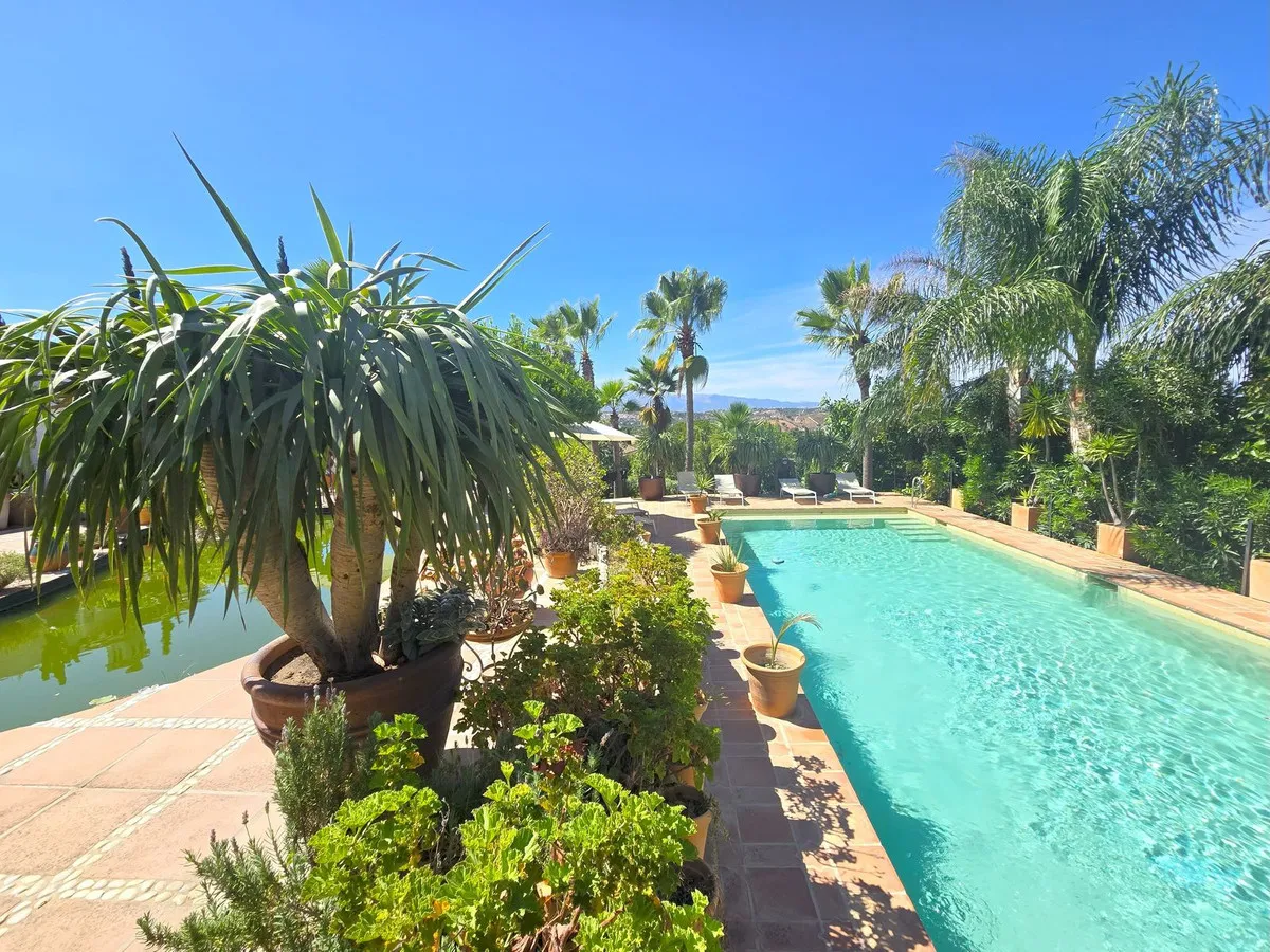 61ac9d5e-9cf6-469b-8e6c-0c934bb4a5f1