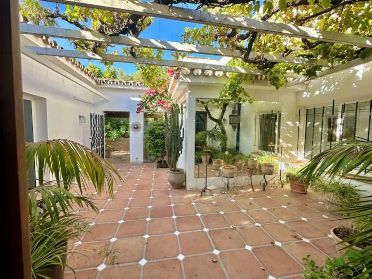 f2aaa952-e3f9-45fb-a6ee-c2972790a1e1