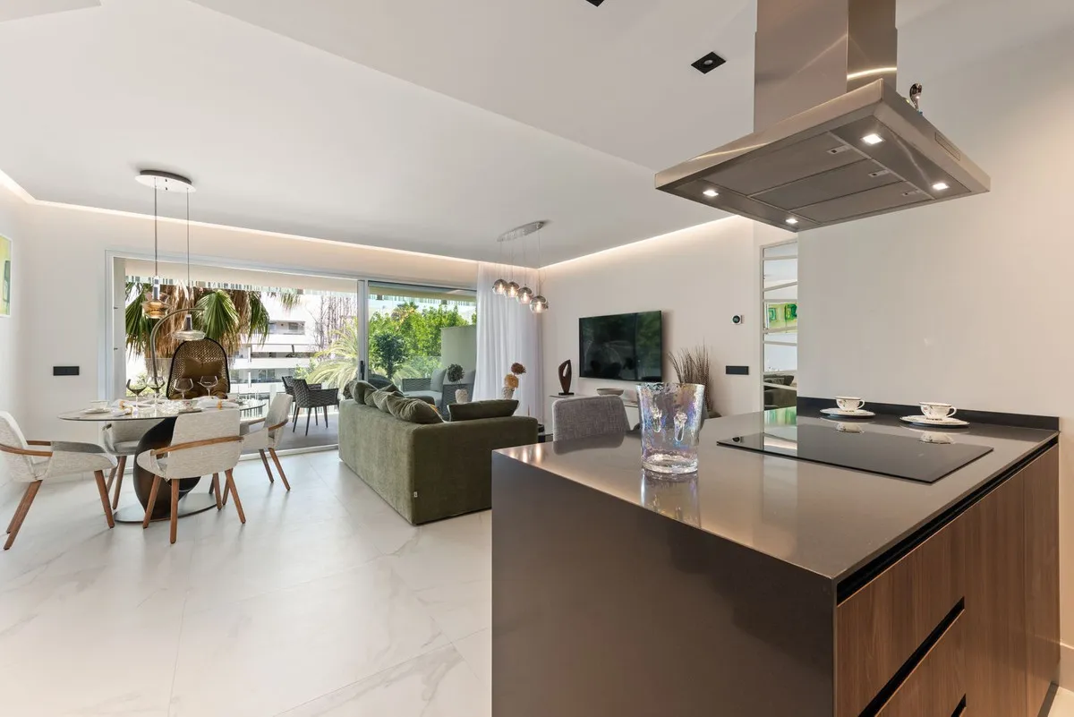 c6ed554b-f992-4e67-89c7-75c9f220e44e