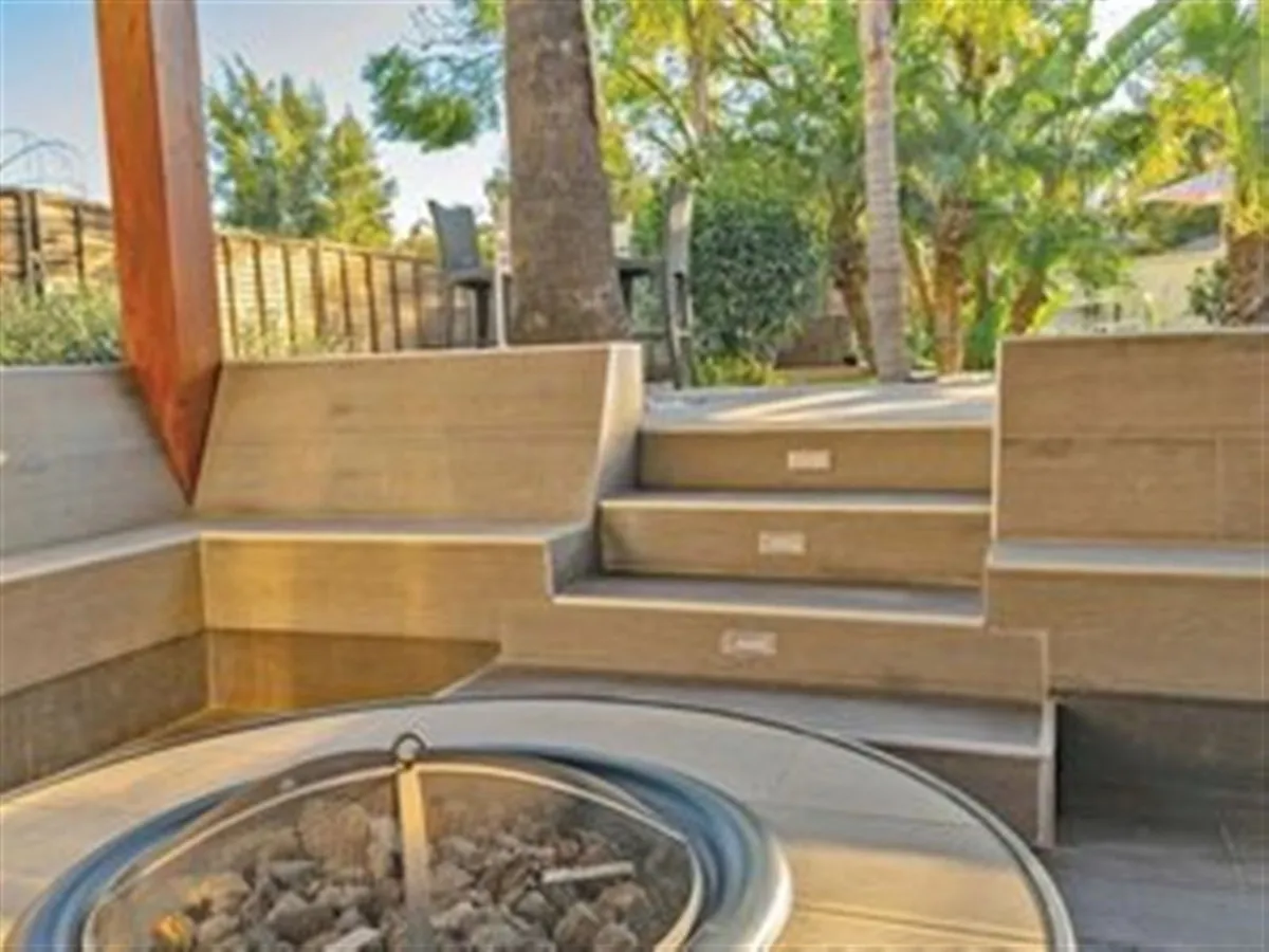 1db9fb12-64ff-4098-83e1-5d046ca68d20