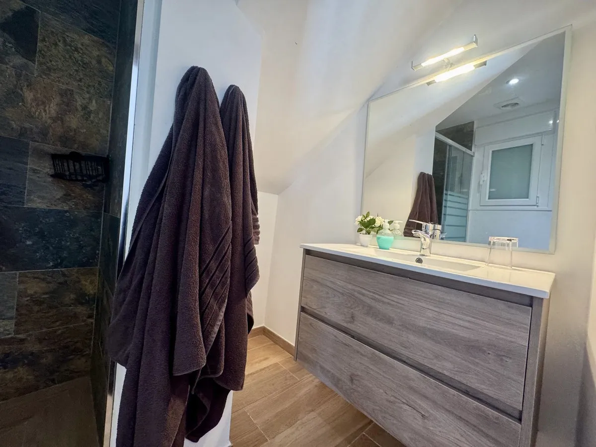 b9e775dc-f1a7-4378-b8bd-f0bc983ebb13