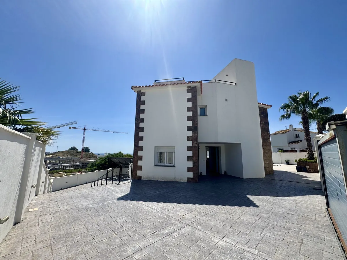 e5cf02d9-9a16-4ea6-bb37-3a327f491db6