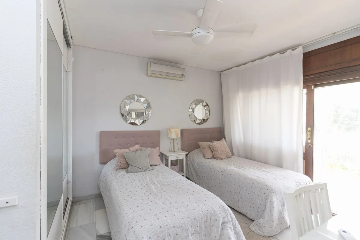 e04749b6-976a-48a0-8fb8-c0b4c0106c35