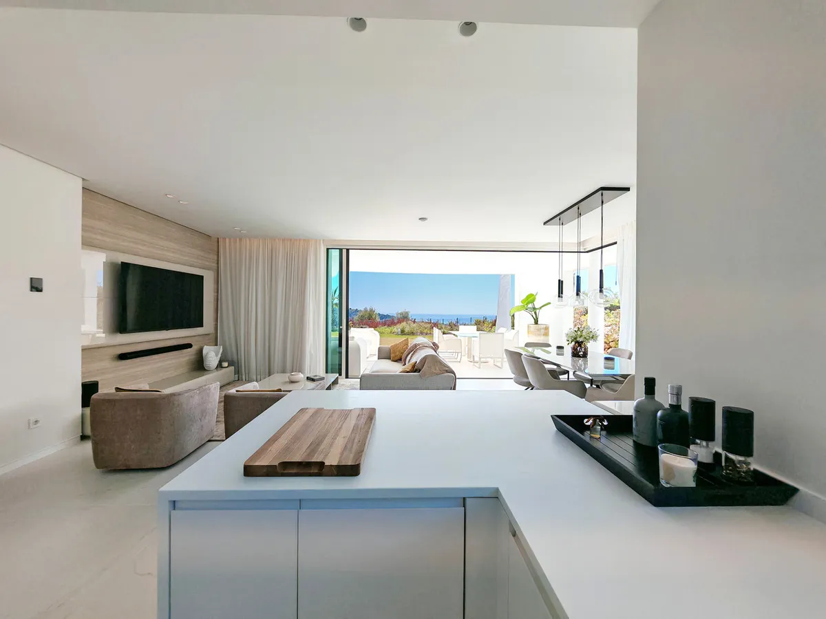 8d5fdecb-4bcc-4240-8c32-39b6d0274c3f