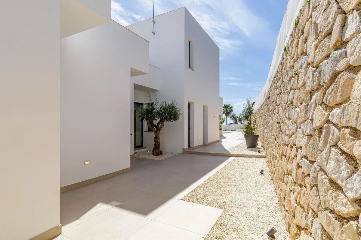 9aa41163-b9a7-4350-9268-e9af788e32d1