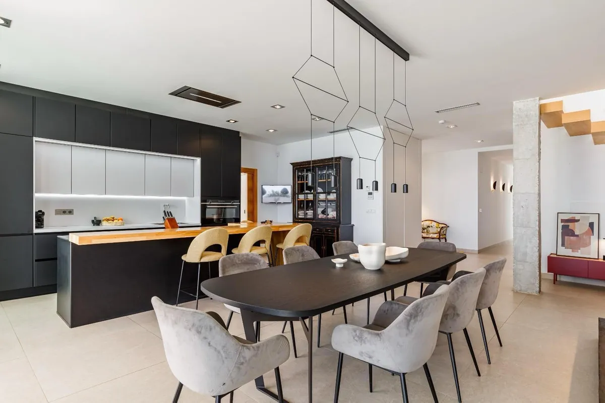 d806c9a2-d74d-4fcf-b146-e4a4ae06e474