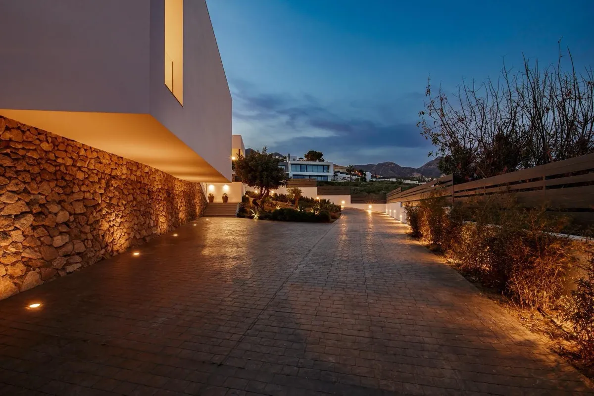 d81ef3f4-b8b5-47f9-b3d9-8e04f454dfea