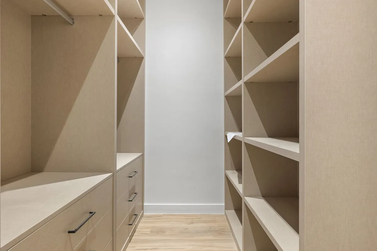 6f7de565-de00-411d-9729-2b1d8fa74847