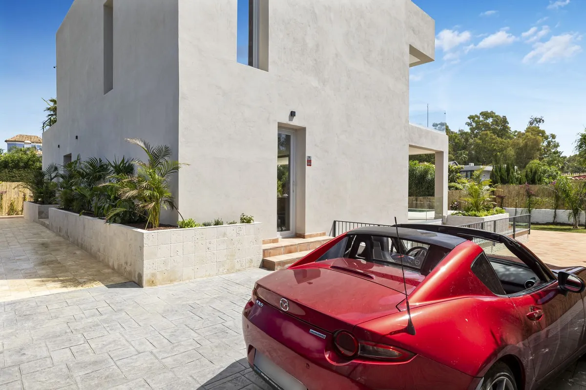 e5bbf43b-b6a6-4165-8c26-5035cdadb0a3