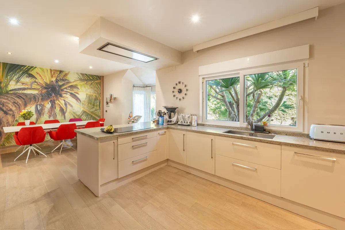 1d7dccfe-e245-4029-9531-f46da6b1b486