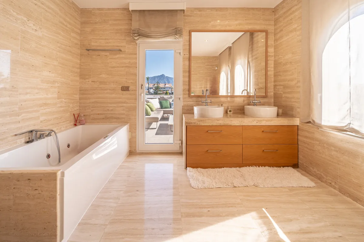 8c3e5a5c-fc1a-4d89-b105-89b3bc44c706