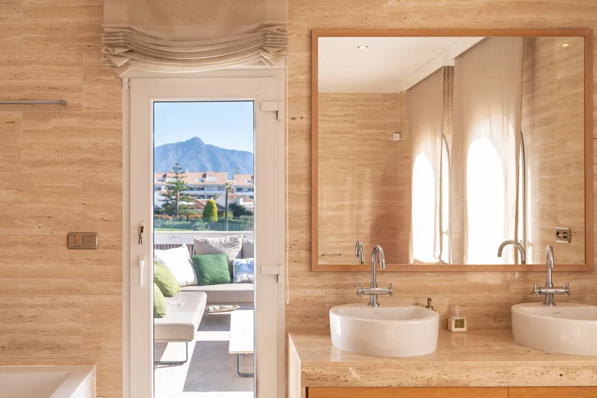 9b302142-3255-4d07-a118-53b4ed8f0bda