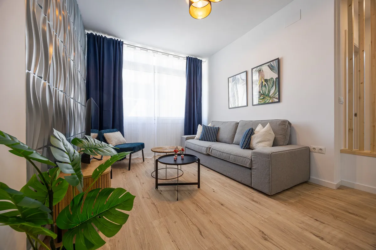 Chic Renovated Flat with Tourist License in Torremolinos