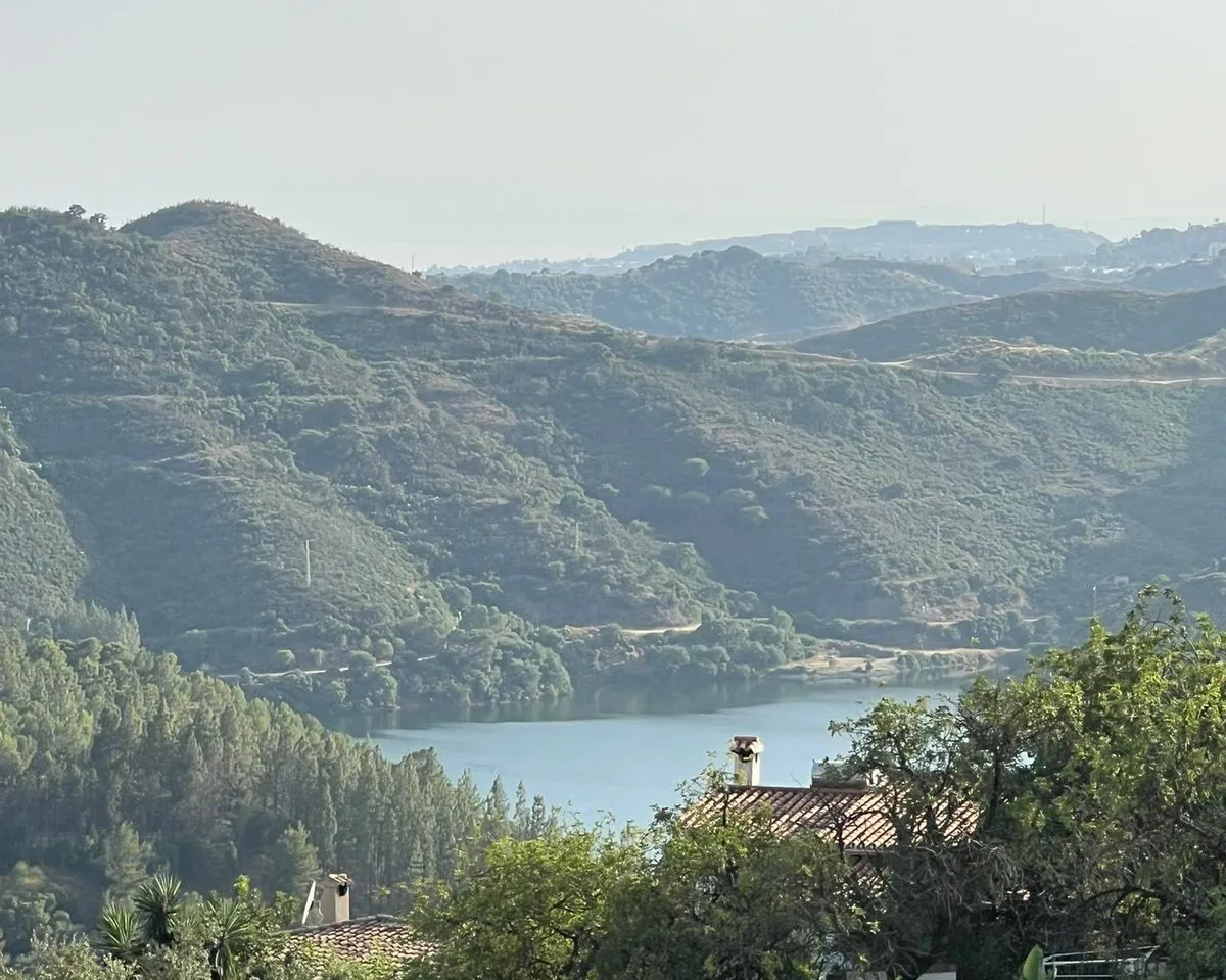 ac9e0d8f-de22-4d12-b85f-a984c86f9daf