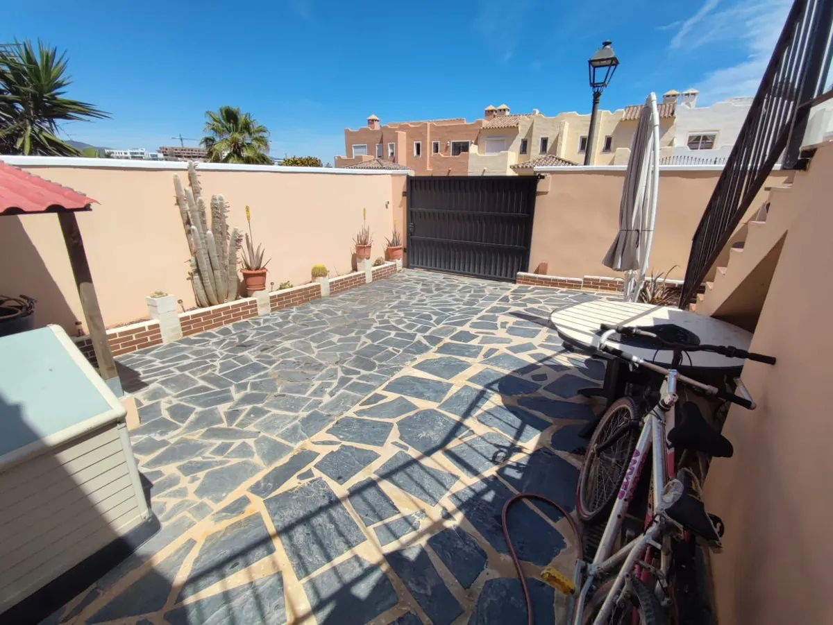 e1332706-4e0c-42d8-976b-2d8e7f367e27