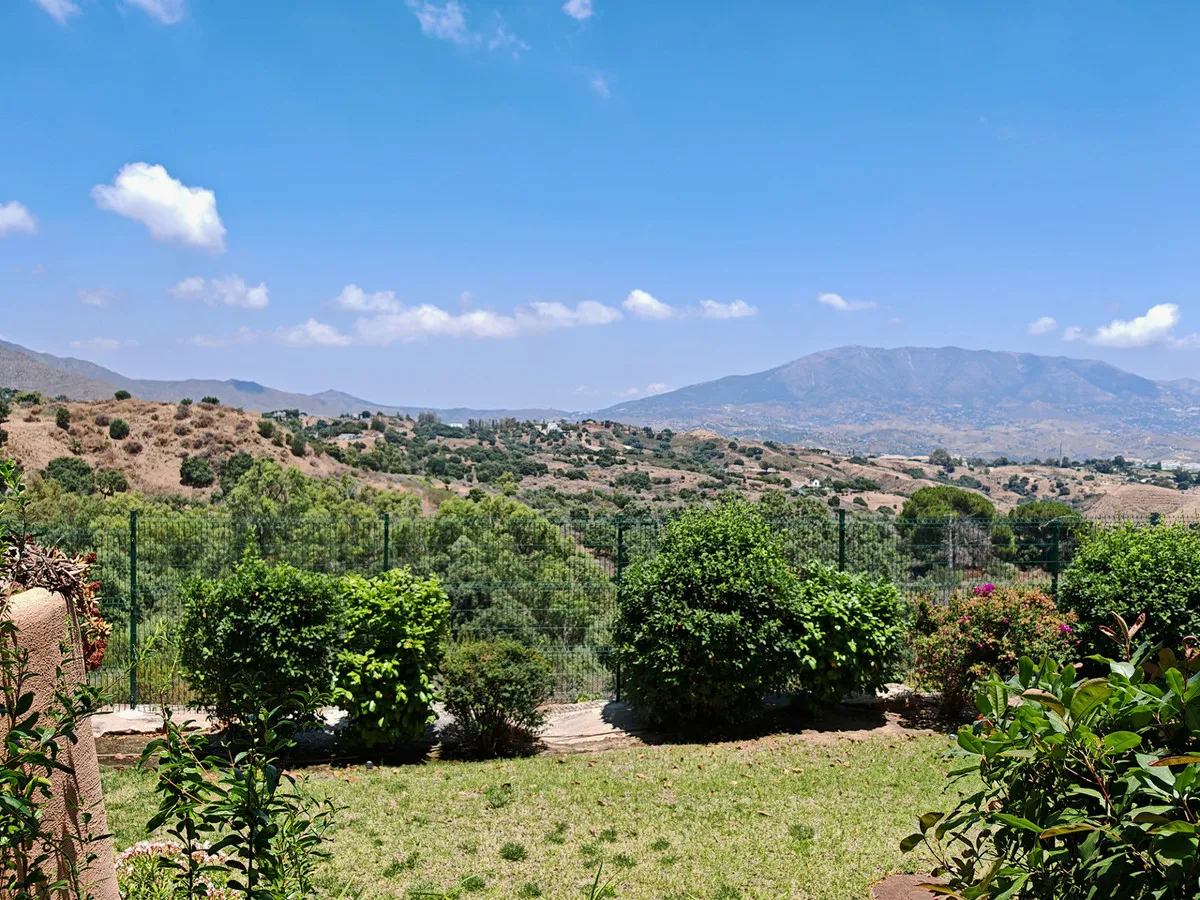 5d94f793-5c23-4637-bfc6-2771a480f7f6