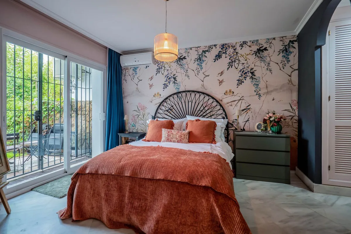 c9c743f5-a1df-43af-ac37-01e07462a313