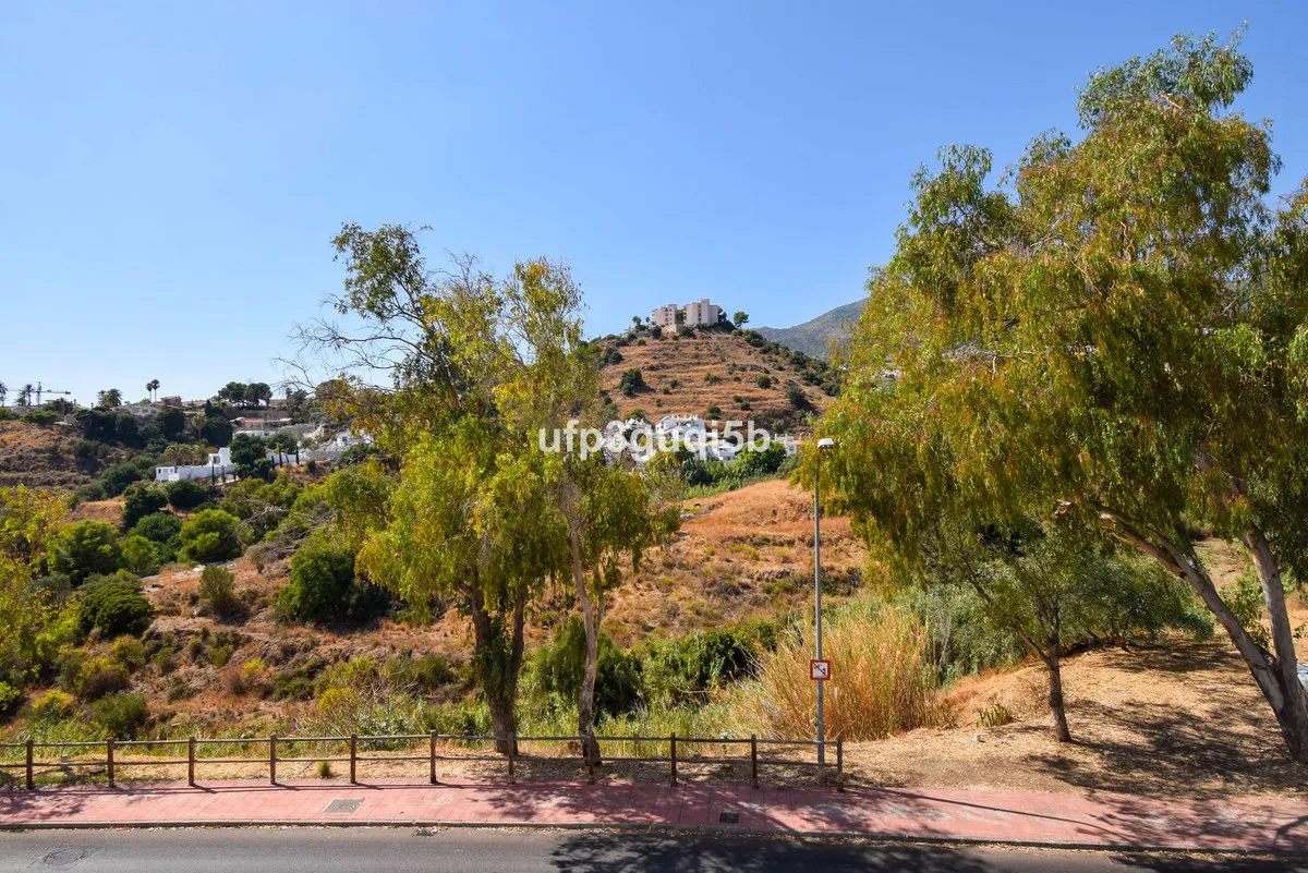 477b1d4f-7111-44e9-9e9d-c33d4279fa9f