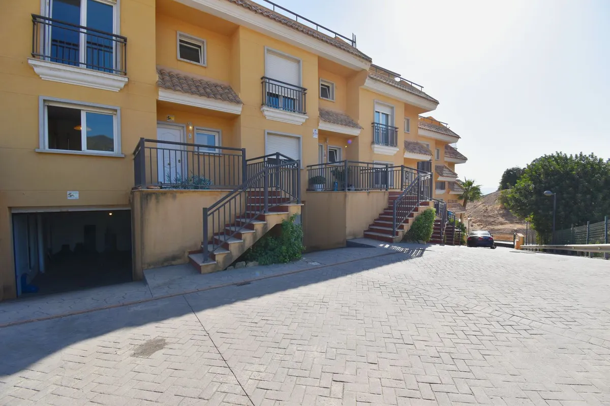 2512c9f8-6cd8-49d5-86d5-efb5f787d936