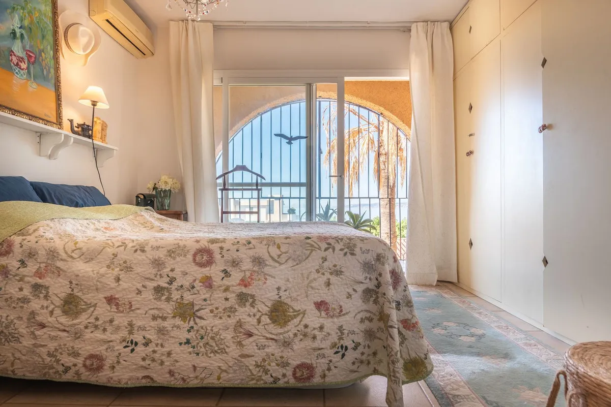 178e5aa1-8e14-42a3-a9f9-b919a1a169e2