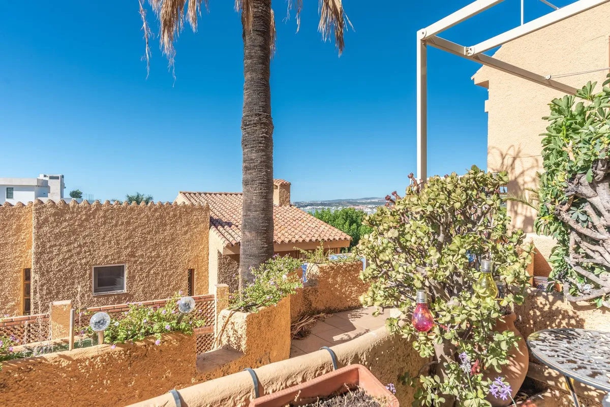 e1e43ec0-12d7-468a-ae07-eeca8f82f253