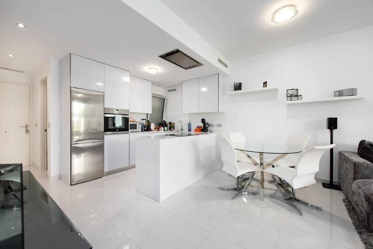 bcbab6a6-6965-4282-8d8d-8944a781f074