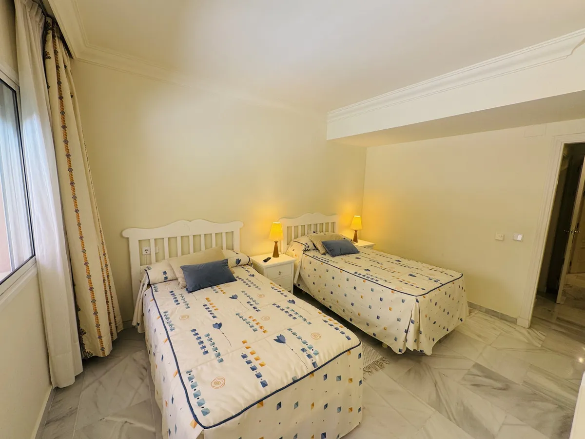 4051f0fb-e976-439d-a391-847a341de41a