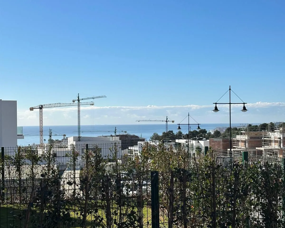 e3df85b8-3bef-40c8-bedf-e2eca67cf9ae