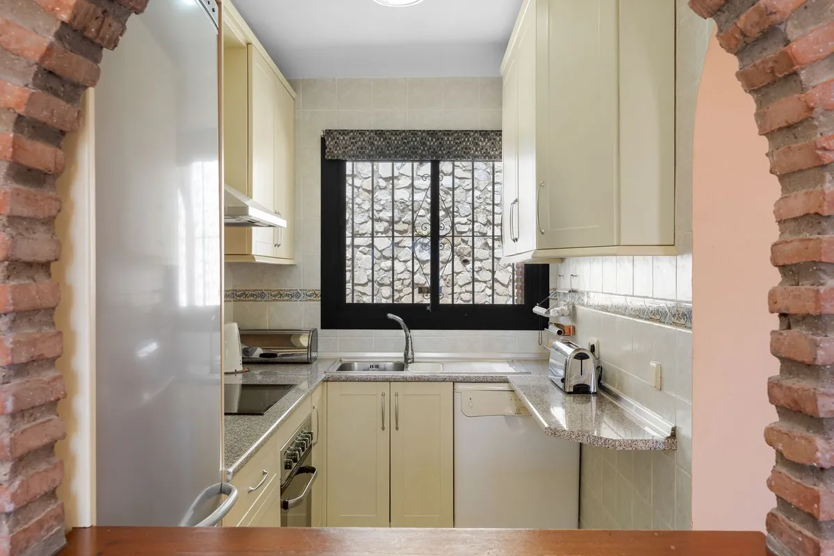 abfc6053-f923-475f-b3ff-29a7f6953643