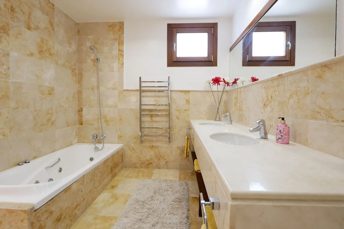 1b956523-c107-4bab-8c39-61237cd7a2ae