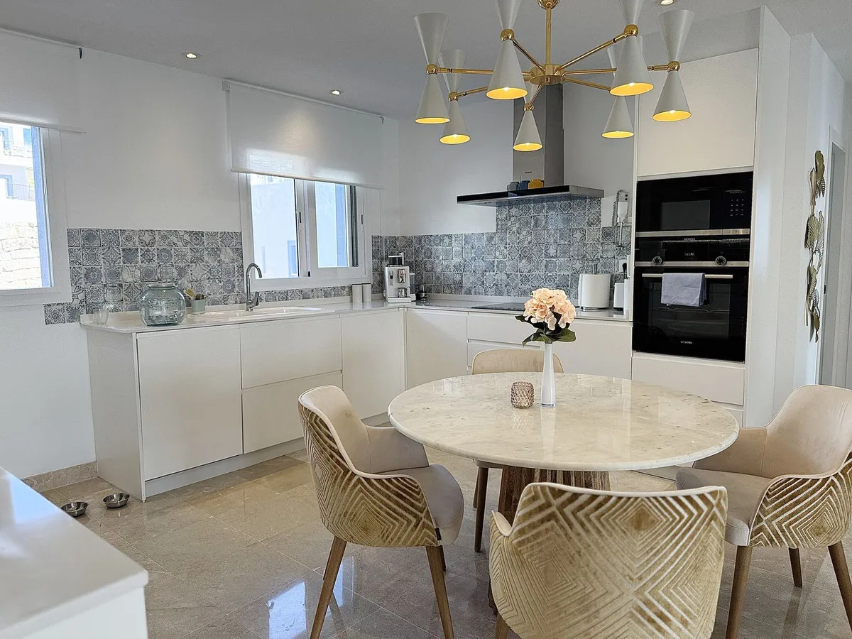 4bc69162-a7bc-4cb8-a31b-259893a8011e