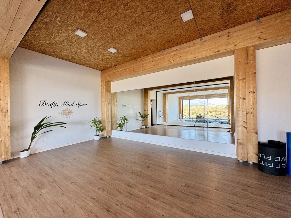 e28fee40-b54d-421e-a9af-74c569eaae17