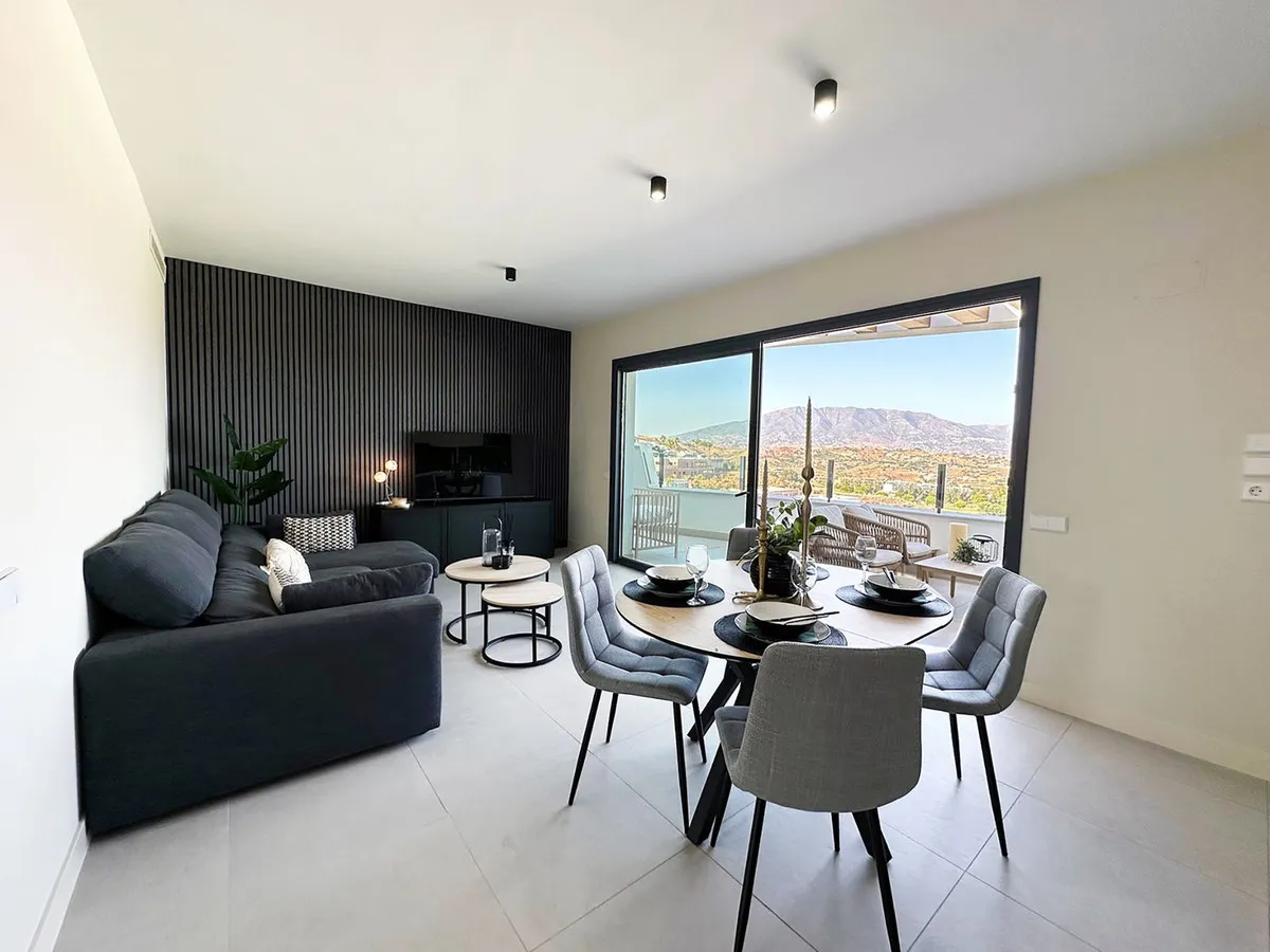 14f1bb98-bc49-4a02-816c-567d53dad9df