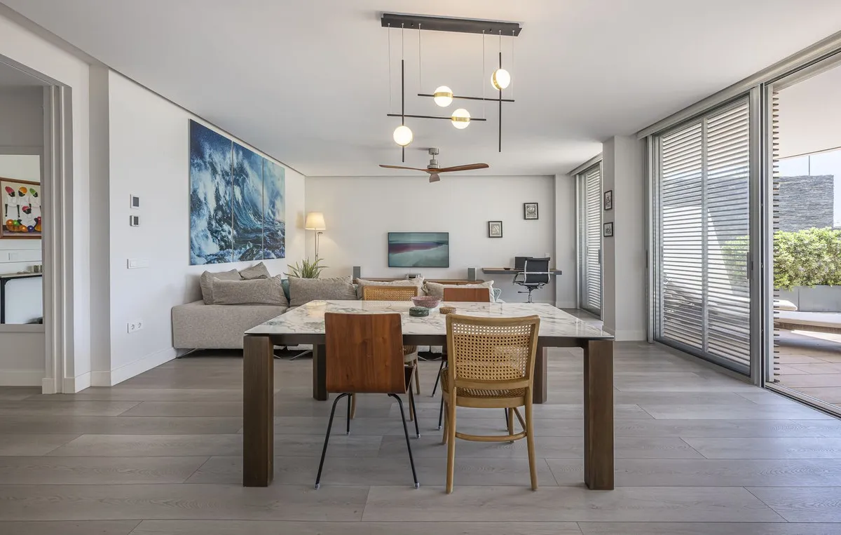 2fe02f93-489f-4fd5-94ca-7d81a1e305a4