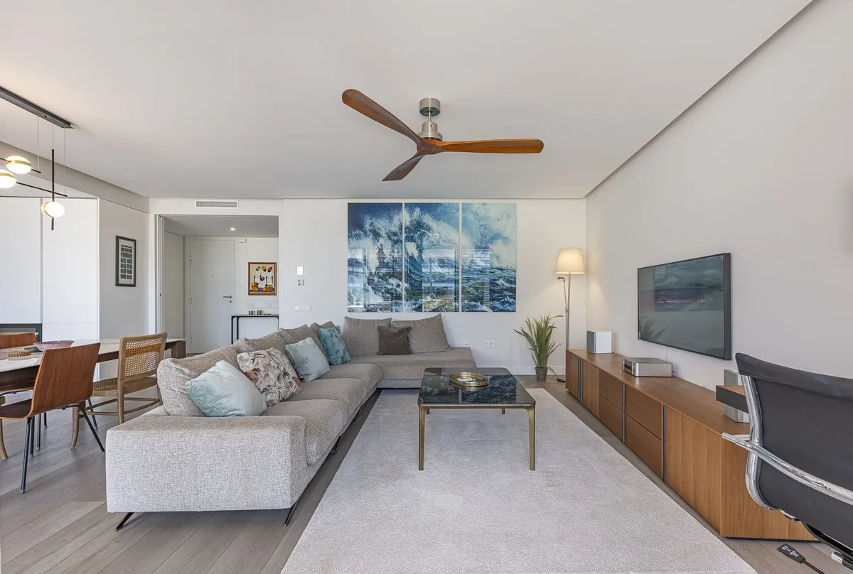 d71e8653-d53c-4c08-8608-999afd7dbfe2