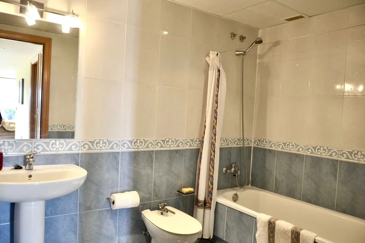 ee81a3de-e585-449c-915a-afc63cfc1962