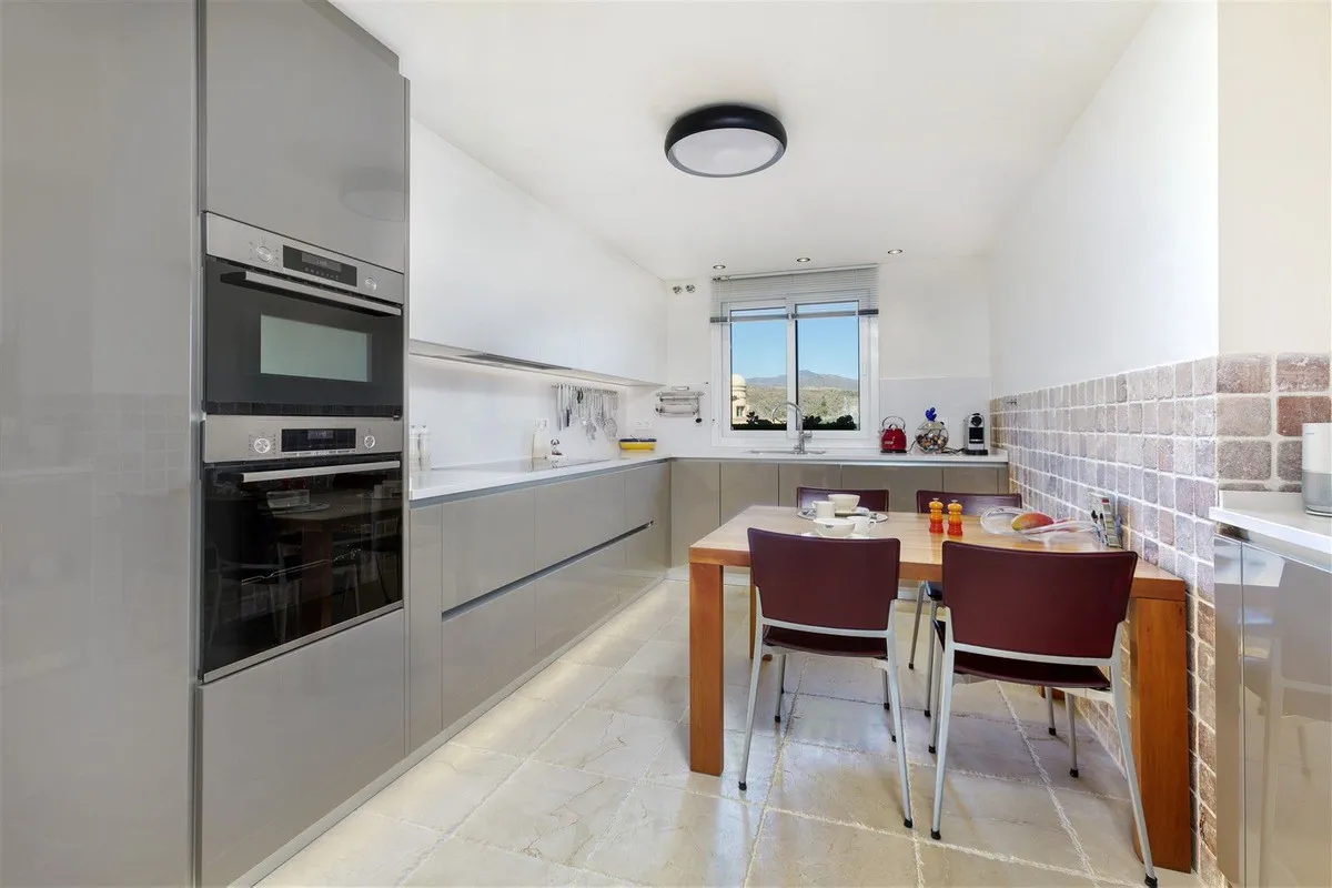 c9ace2e7-72cf-4bf6-a4ff-1c63863ae0e9