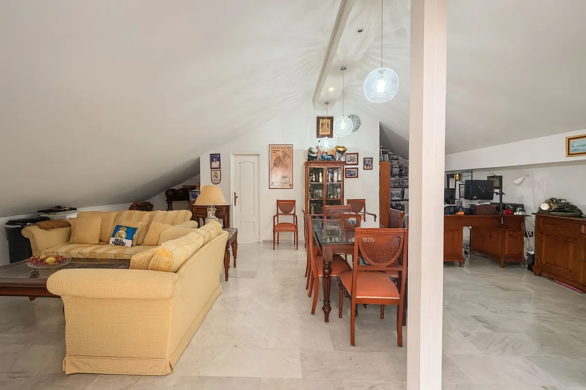 b65011f0-081c-4e4b-b893-79ff7855e049