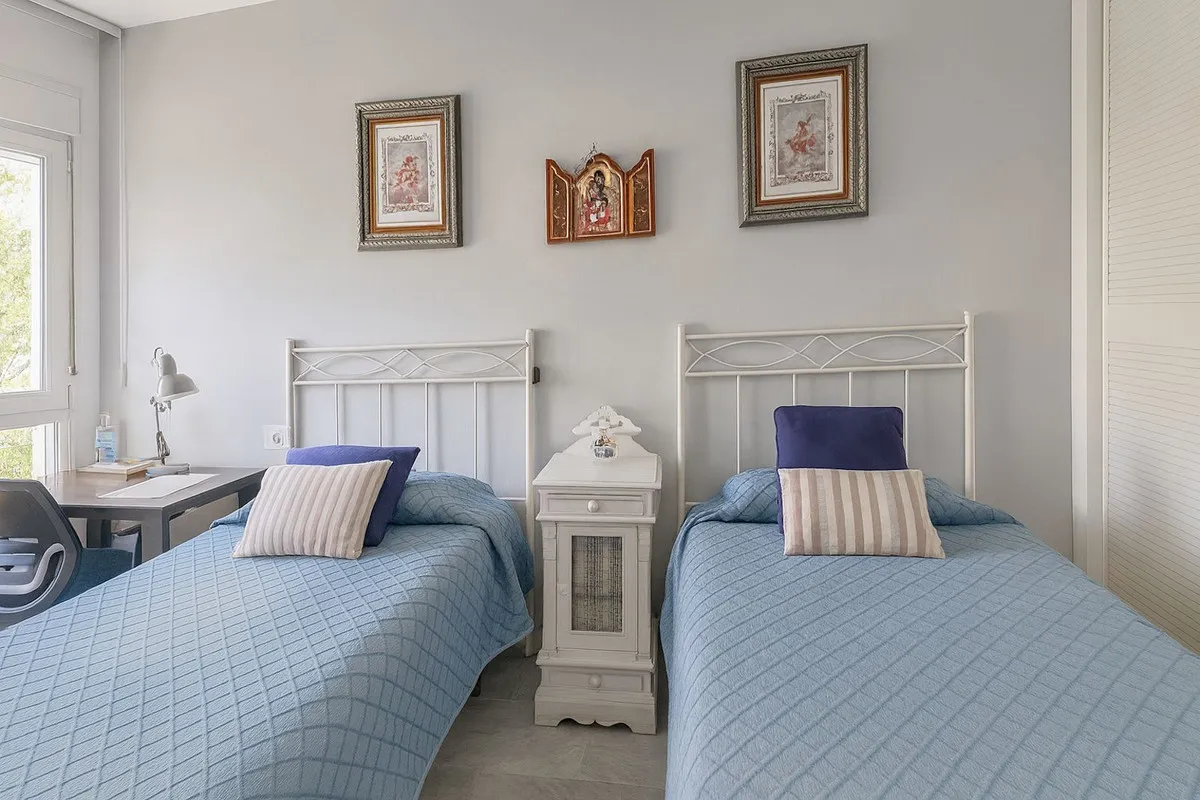 b82b9051-dffb-481a-8146-a493de0dd9ef