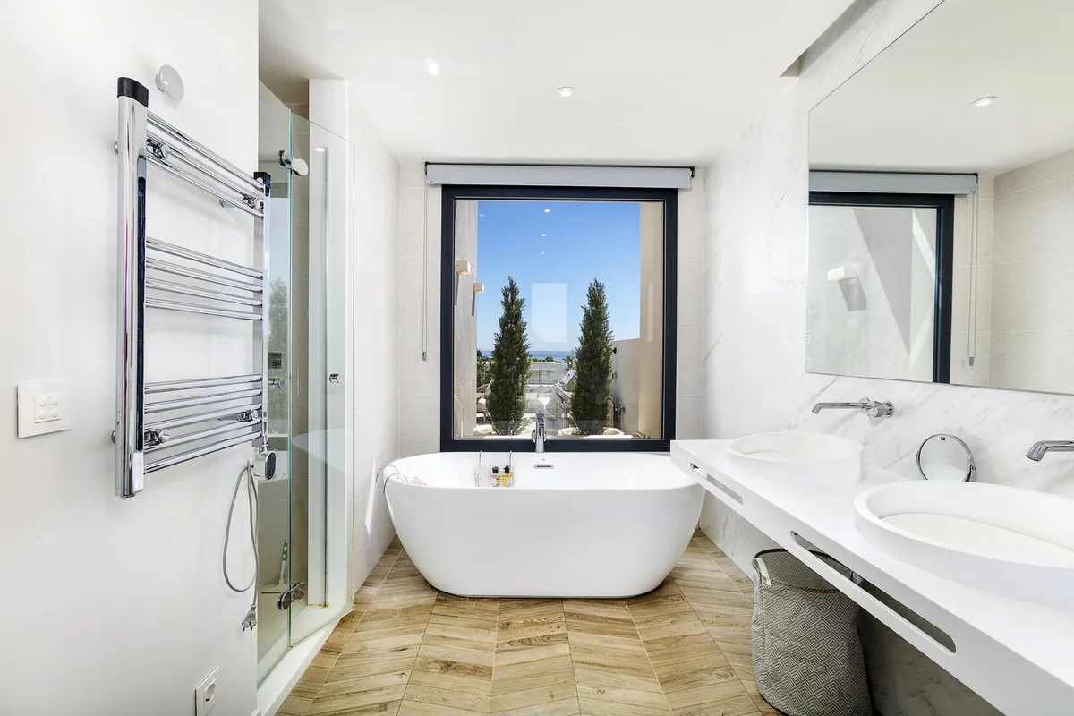 d8b133e5-7084-4b96-905f-3963e94ea6d7