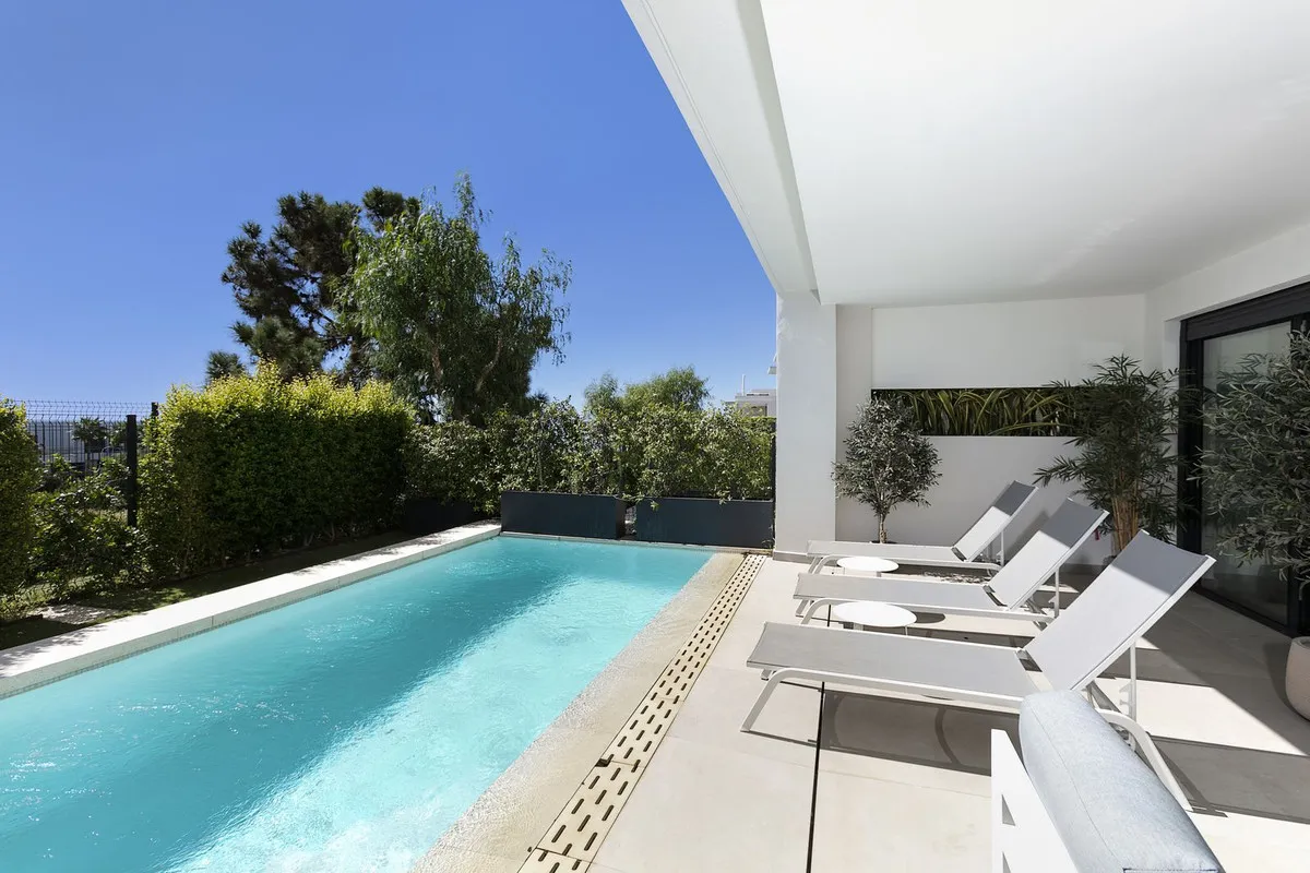 f256c81f-a6a4-48e7-a2e3-ca10a2ef899e