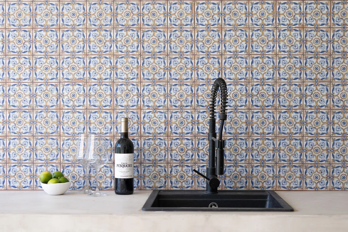 1278ce3f-f336-42e7-a2f7-e979b0c6eca3