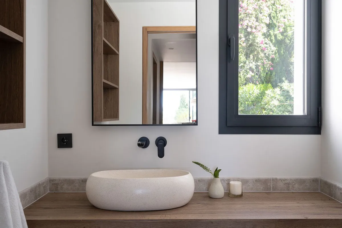 a2ee3c7f-0a02-4f05-814b-e1e14e9d4801