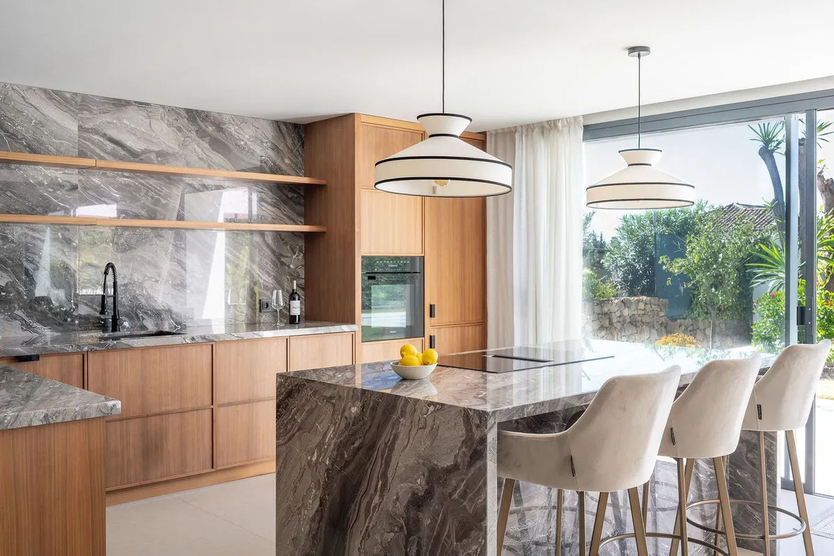 d8e101e5-6de3-40f4-a3c9-711be4313c97