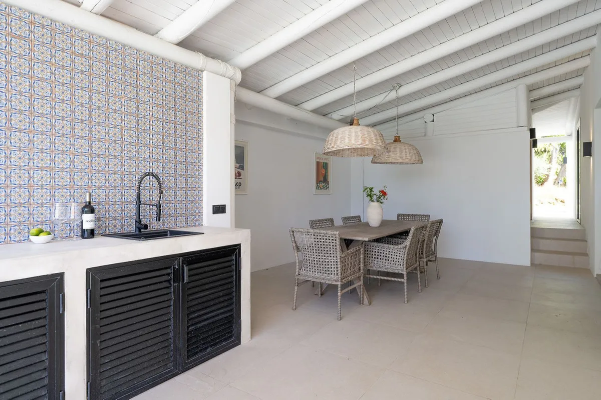 e0429ef3-acc6-4c46-b4e5-d4feb83de0e3