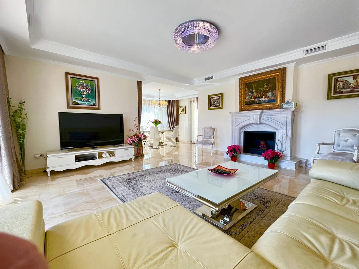 0ff8a9cb-4212-48b6-acdc-33d814208e5c