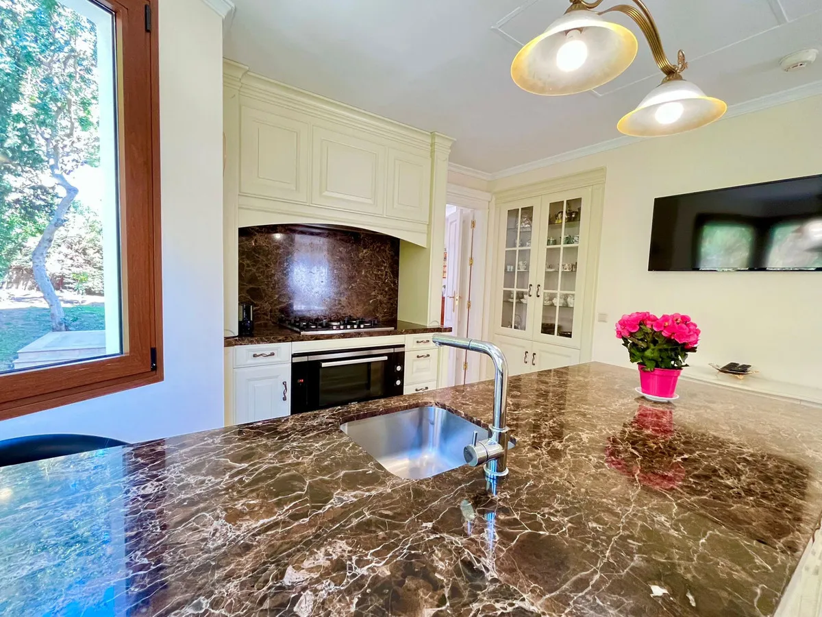 1aaa2b12-d84f-467b-90c4-d52574bac47d