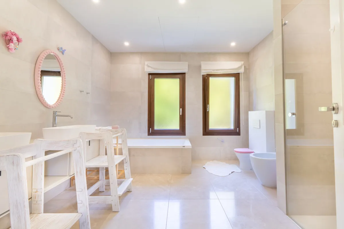 74b2eb3b-8eab-4ef6-a3ad-763ca0128235