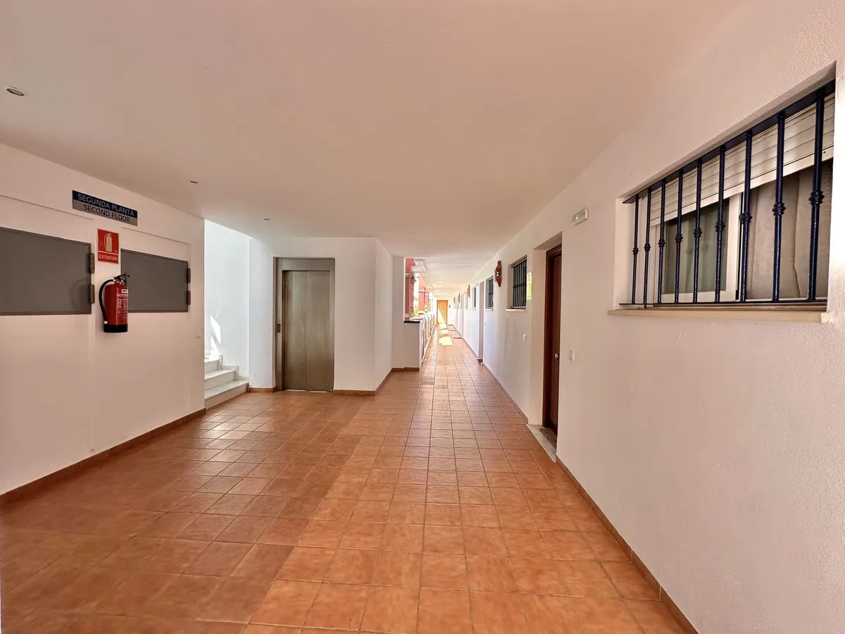 ad15a00c-f99d-471b-8091-2a183abc2720